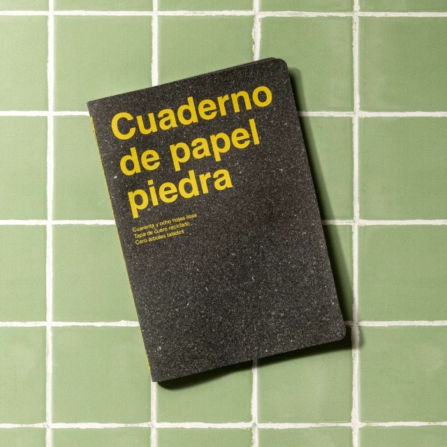Cuaderno de papel piedra amarillo