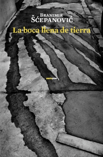 la Boca llena de tierra