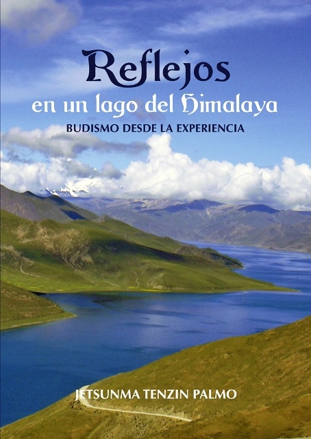 Reflejos en un lago del Himalaya