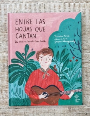 Entre las hojas que cantan