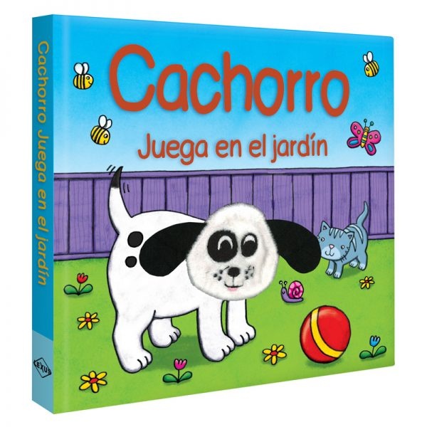 Cachorros juega en el jardin