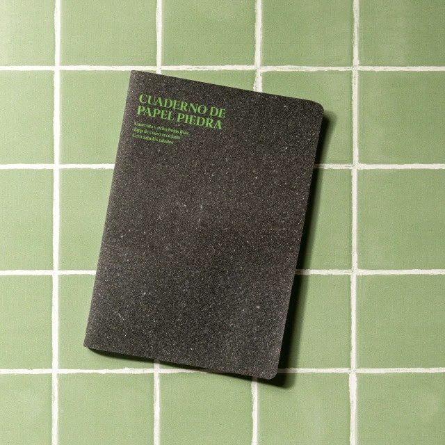 Cuaderno papel piedra verde